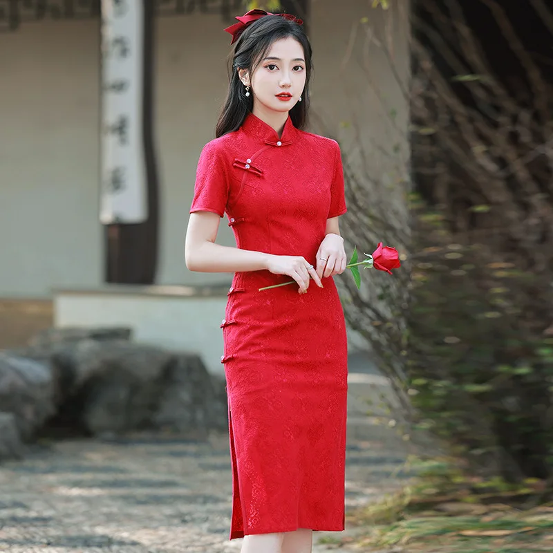 Női rövid ujjú Improve piros esküvői ruha Nyári modern Cheongsam hagyományos divatgomb Qipao