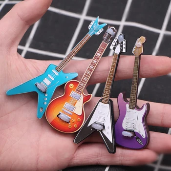 1Pcs Babaház Mini szimuláció Elektromos gitár Népszerű gitár Miniatűr jelenet kellékek Match Model kiegészítők