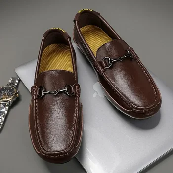 2023 tavasz Új valódi bőr puha alsó üzlet Slip-on Gommino Dad bőr cipő Tavaszi borsó cipő férfi cipő