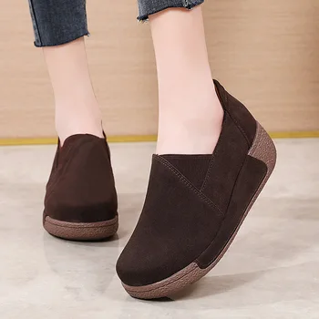 2023 Új trend tavasz Új bőr tornacipők platform divattal Vastag alsó csúszás a cipőn Női alkalmi ék cipő tavasz