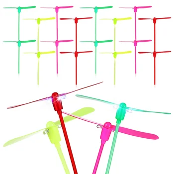 24 db repülő játék Led bambusz szitakötő könnyű játékok Propeller játékok Gyermek party játékok