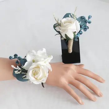 2Pcs Virág csukló fűző Boutonniere szett Kézzel készített műfűző készlet Menyasszony kézi virág Férfi Boutonniere esküvőre