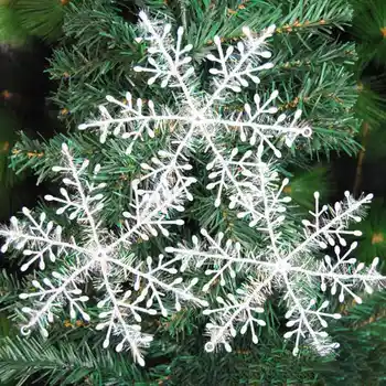 30Pcs hópehely Charm DIY ékszer medálok Kézzel készített fa dísz Bájos karácsonyi dísz Ünnepi esküvői parti
