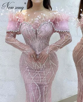 Arab rózsaszín vállon kívüli esküvői parti ruhák Plus size Dubai tollak gyöngyös estélyi ruha 2023 legújabb Crystals báli ruha