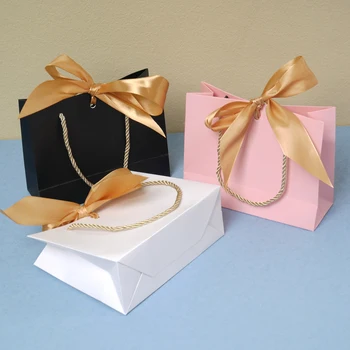 Bowknot ajándékcsomagoló táska fogantyúval születésnapi esküvői ballagási ünnepségre Papír Egyszerű divat Kiváló ajándéktok