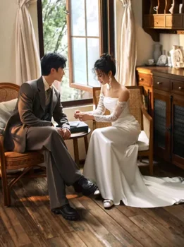 Egyszerű hosszú illúzió ujjú redős csipke esküvői ruha elegáns menyasszonyi ruha nőknek Egyedi készítésű valódi fotók Koreai stílus 2024