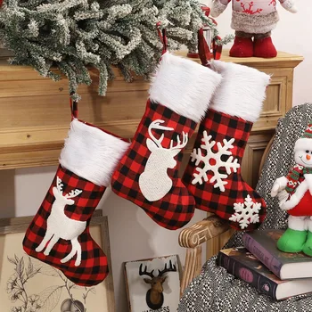 Karácsonyi harisnya Karácsonyi dekoráció Fehér nyers szélű Jacquard hímzett piros és fekete kockás karácsonyfa ajándék medál