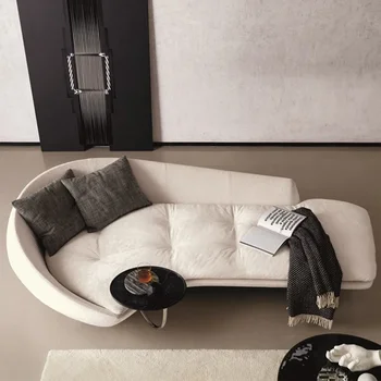 minimalista ívelt kanapé kis apartman nappali hálószoba speciális alakú dupla lusta internet celeb dívány
