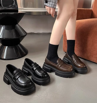 Női cipő Platform kerek orrú alkalmi női tornacipők Brit stílusú All-Match Oxfords Slip-on klumpák Téli új előkészítő bőr