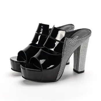 Női cipők Nyári új papucsok Magas sarkú divat Vízálló platform Szandálok Női vastag sarok Peep Toe csúszásmentes csúszdák