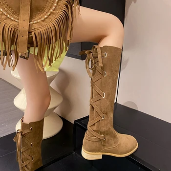 Női csizma trend 2023 velúr alacsony sarkú hát fűzős női csizma divat térdig érő cowboy csizma alkalmi fa sarkú cipő női cipő