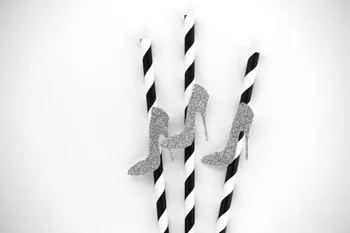 parti szívószálak csillogó cipő/tűsarkú formákkal Menyasszonyi zuhany Esküvő. Eljegyzési italok tea party szívószál