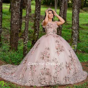 Rózsaszín 3D virágok Quinceanera ruha Ruha Ruha Le a vállról Flitteres rátétek Csipke fűző Édes 15 Vestidos De Quinceañera