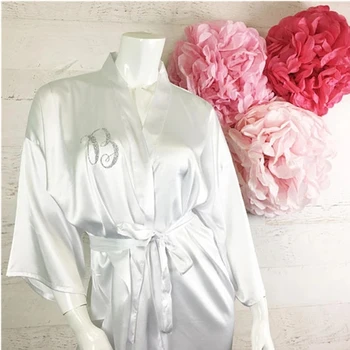 Személyre szabhatja az esküvői koszorúslányt Leendő Mrs. menyasszony szatén pizsama köntös kiminos Pongyola ajándékok parti dekorációk