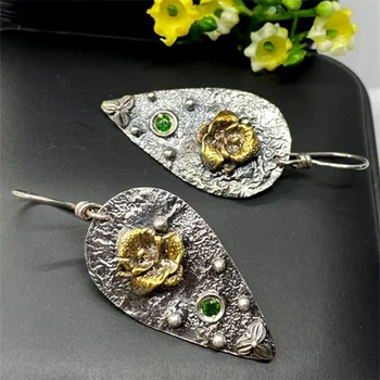 Vintage faragás arany színű virág fülbevaló etnikai ezüst színű fémcsepp alakú intarziás zöld kő lógó fülbevaló