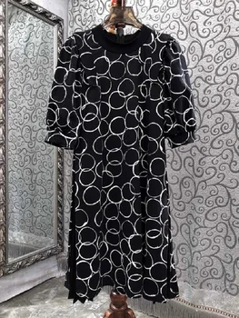 Új 2023-as nyári divatstílusú ruha Kiváló minőségű női Big Dot nyomatok Rövid ujjú alkalmi egyenes fekete rakott ruha Vintage