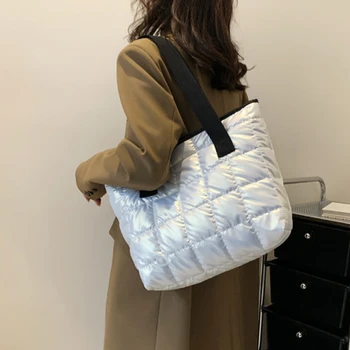 Új divat Nagy táskák párnázott kézitáskák Őszi steppelt női válltáskák Luxus PU pehely pamutszál crossbody táska téli táska