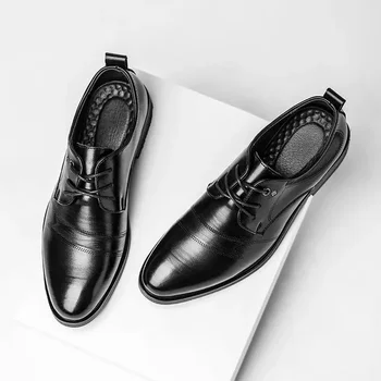 Ősz Új fiatal férfi bőrcipő Férfi British Trend Board cipő Puha talpú Martin csizma Férfi légáteresztő cipő